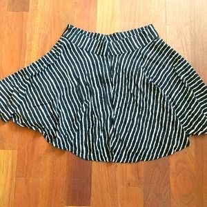 Lil' size small black and white striped skirt